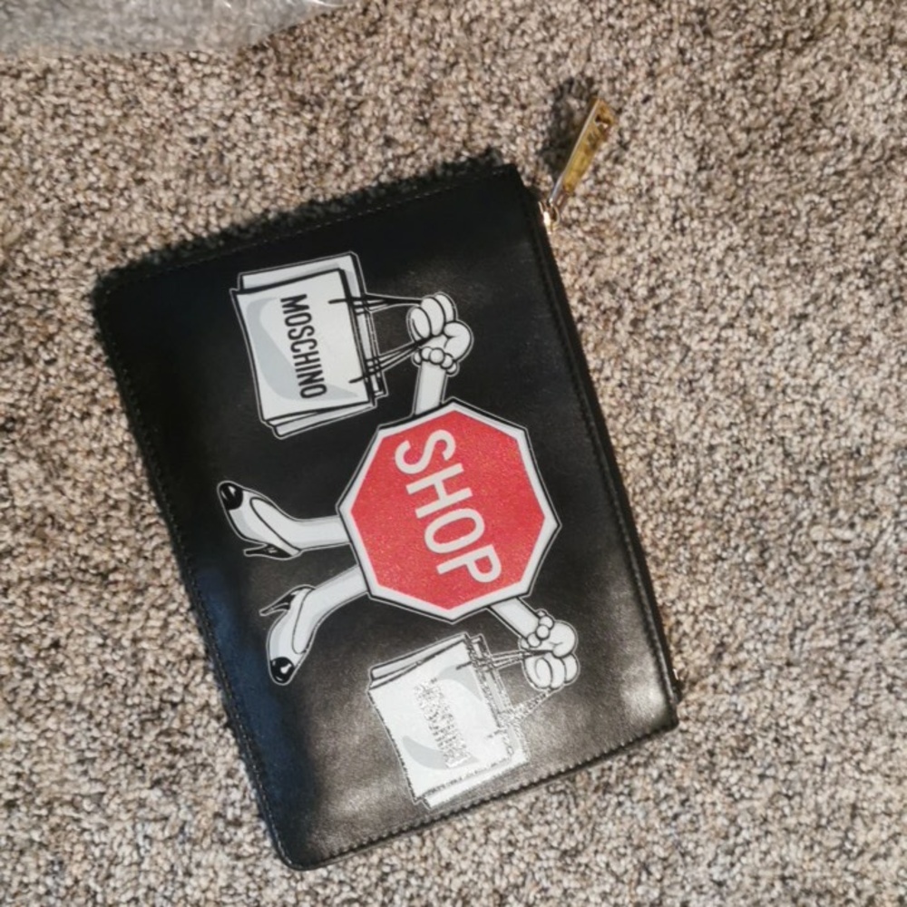 RARE 🛑 Authentic MOSCHINO Couture “Stop” SHOP GRAPHIC leather CLUTCH New!